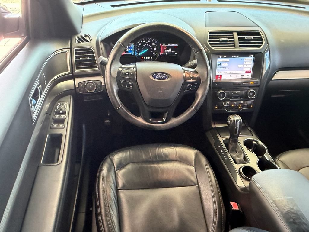 Used 2018 Ford Explorer XLT w/ Equipment Group 202A FWD image 20