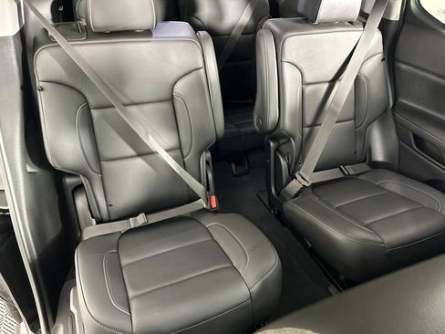 Used 2023 GMC Acadia SLT w/ Technology Package FWD image 28