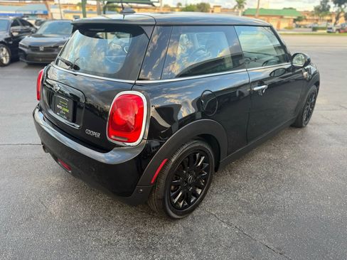 Used 2018 MINI Cooper 2-Door Hardtop image 5