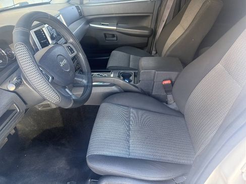 Used 2008 Jeep Grand Cherokee Laredo w/ Driver Convenience Group RWD image 5