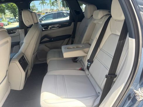 Used 2020 Porsche Cayenne AWD/4WD image 14