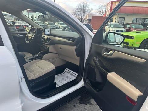 Used 2020 Ford Escape SE image 19