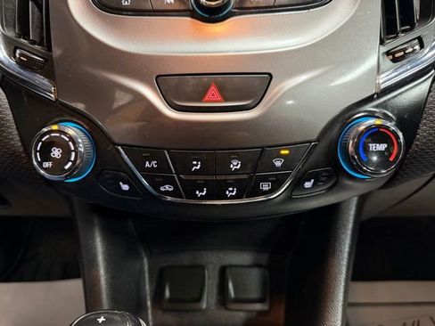 Used 2017 Chevrolet Cruze LT w/ Convenience Package image 33