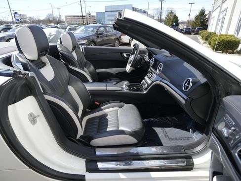 Used 2015 Mercedes-Benz SL 550 w/ White Arrow Edition image 30