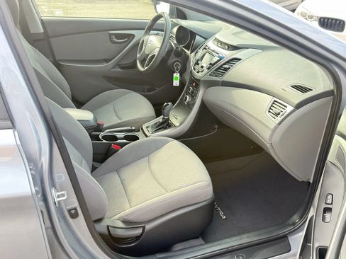 Used 2015 Hyundai Elantra SE w/ Option Group 02 FWD image 10