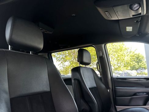 Used 2019 Dodge Grand Caravan SXT FWD image 19
