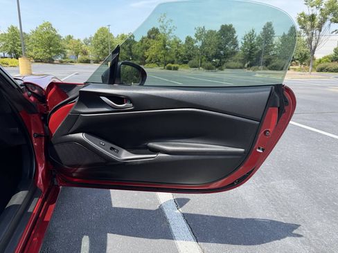 Used 2020 MAZDA MX-5 Miata Sport RWD image 16