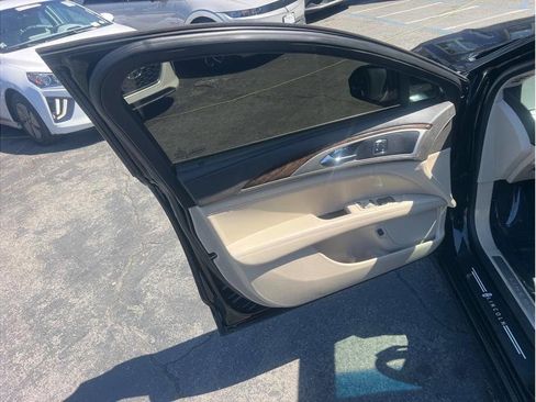 Used 2017 Lincoln MKZ Reserve FWD image 7