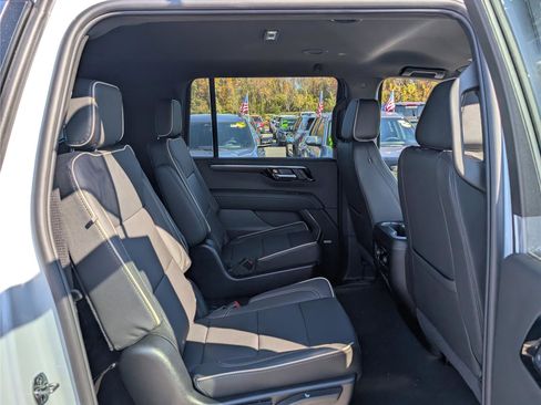 New 2026 Chevrolet Suburban Premier image 8