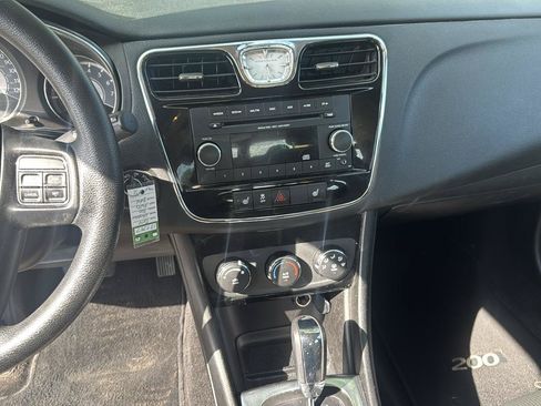 Used 2014 Chrysler 200 LX FWD image 10