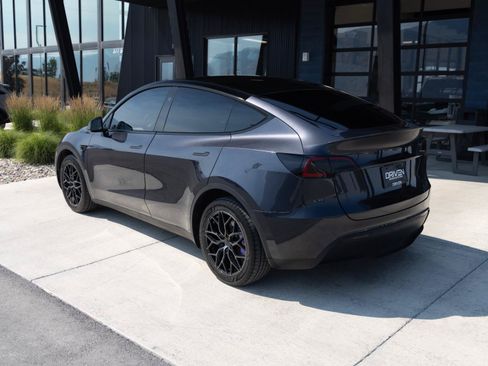 Used 2024 Tesla Model Y Long Range AWD/4WD image 5