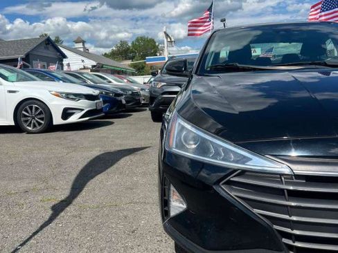 Used 2019 Hyundai Elantra Value Edition w/ Cargo Package FWD image 2