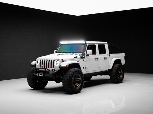 Used 2021 Jeep Gladiator Overland AWD/4WD image 4