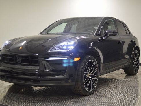Certified 2025 Porsche Macan image 1