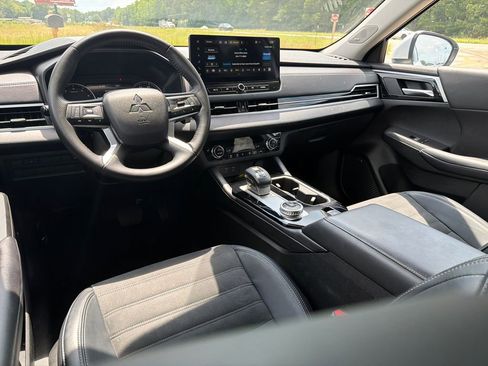 Used 2025 Mitsubishi Outlander SE FWD image 22