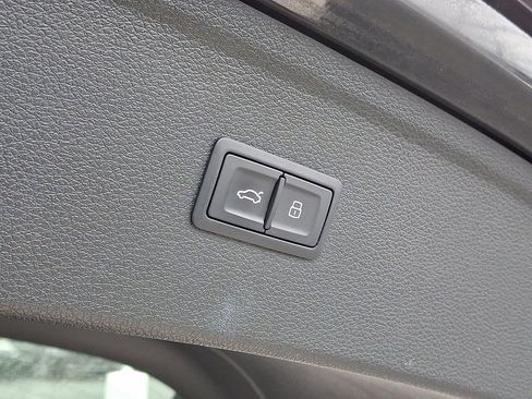 Used 2018 Audi Q5 2.0T Premium w/ Convenience Package image 28