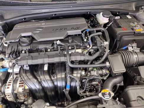 Used 2025 Hyundai Elantra Sport FWD image 8