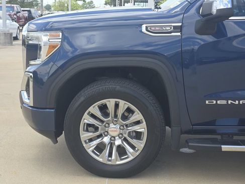 Used 2022 GMC Sierra 1500 Denali w/ Driver Alert Package II AWD/4WD image 11