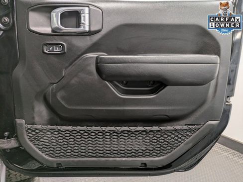 Used 2024 Jeep Wrangler Unlimited Rubicon w/ Technology Group image 28