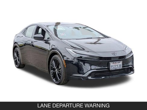 Used 2025 Toyota Prius FWD image 2