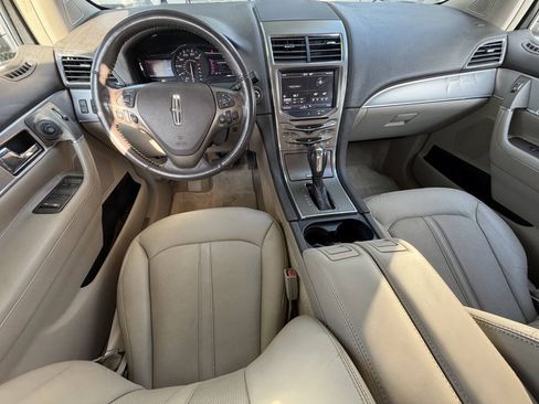 Used 2012 Lincoln MKX FWD image 12