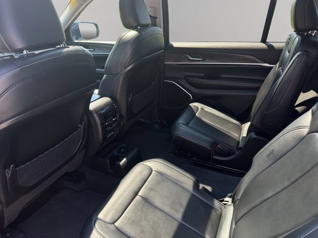 Used 2022 Jeep Grand Cherokee L Limited AWD/4WD image 16