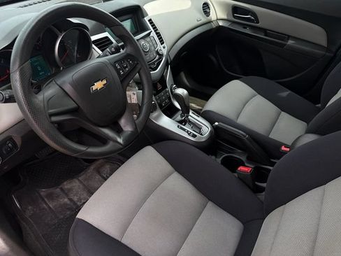 Used 2014 Chevrolet Cruze LS FWD image 11