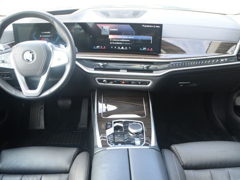 Used 2025 BMW X7 xDrive40i AWD/4WD image 4
