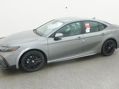 New 2026 Toyota Camry SE image 5