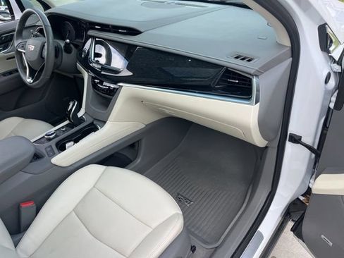 Used 2024 Cadillac XT6 Premium Luxury w/ Technology Package FWD image 38