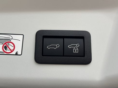 New 2026 Toyota Prius Plug-In Hybrid FWD image 9