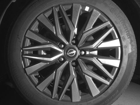 Used 2025 Nissan Altima 2.5 SV FWD image 12