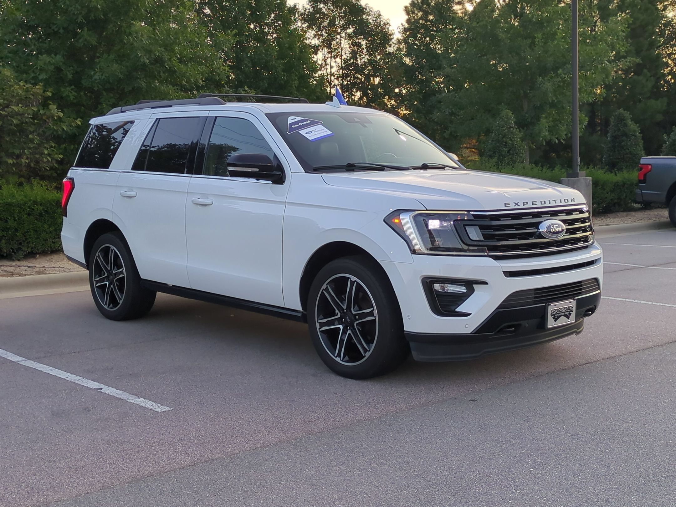 Used 2021 Ford Expedition Limited AWD/4WD image 1
