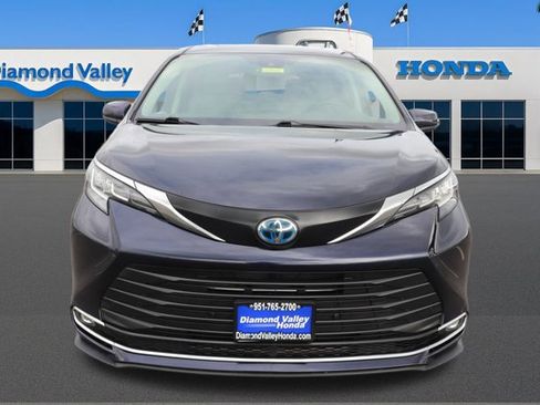 Used 2023 Toyota Sienna XLE image 2