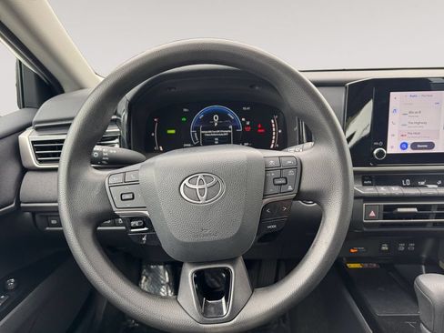 Used 2025 Toyota Camry LE w/ Convenience Package FWD image 12
