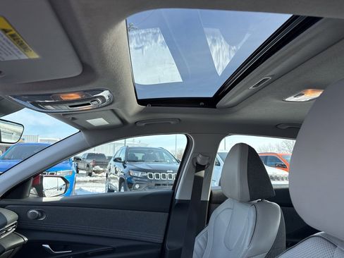 Used 2025 Hyundai Elantra Limited image 14