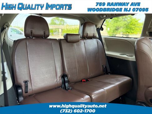 Used 2020 Toyota Sienna Limited Premium AWD/4WD image 21