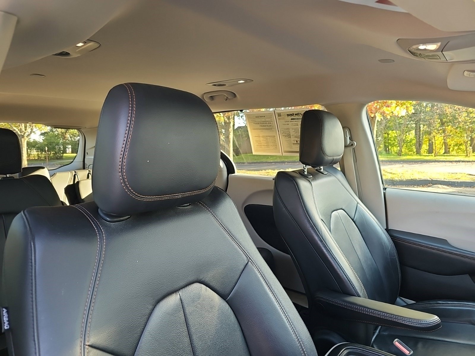 Used 2017 Chrysler Pacifica Touring-L FWD image 11