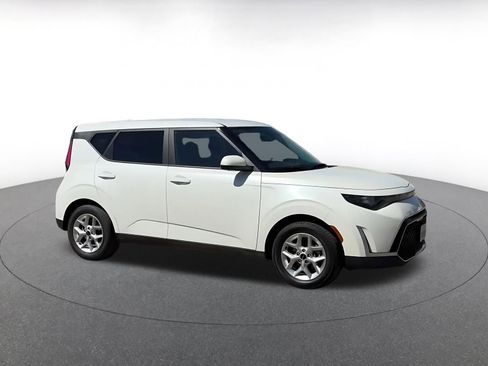 Used 2025 Kia Soul LX w/ LX Technology Package image 2
