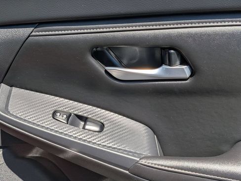 Used 2025 Nissan Sentra SV FWD image 33