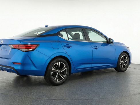 Used 2025 Nissan Sentra SV image 9