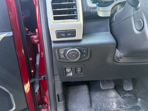 Used 2019 Ford F150 Lariat w/ Equipment Group 502A Luxury AWD/4WD image 11