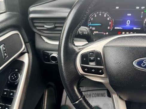 Used 2023 Ford Explorer XLT AWD/4WD image 21
