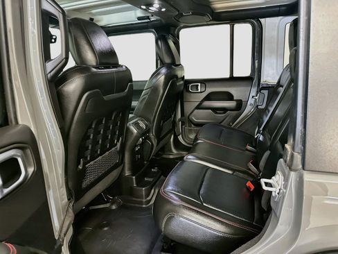 Used 2022 Jeep Wrangler Unlimited Rubicon w/ Cold Weather Group AWD/4WD image 29