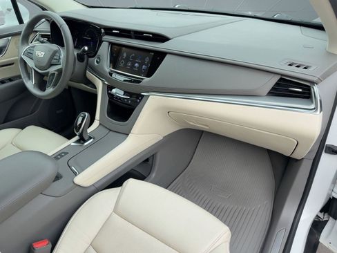 Used 2017 Cadillac XT5 Premium Luxury w/ Driver Assist Package image 33