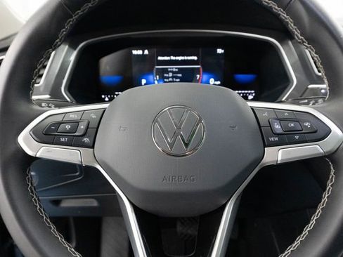 Used 2024 Volkswagen Tiguan SE AWD/4WD image 22