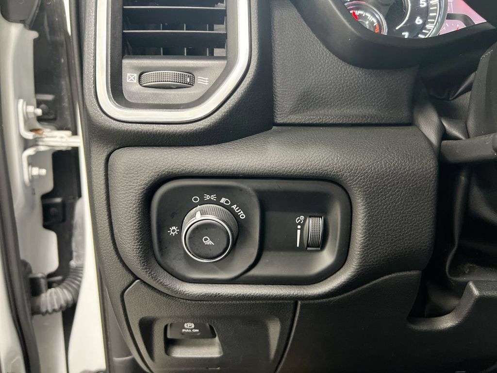 Used 2024 RAM 1500 Laramie AWD/4WD image 19