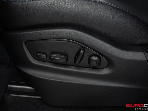 Used 2025 Porsche Cayenne AWD/4WD image 43