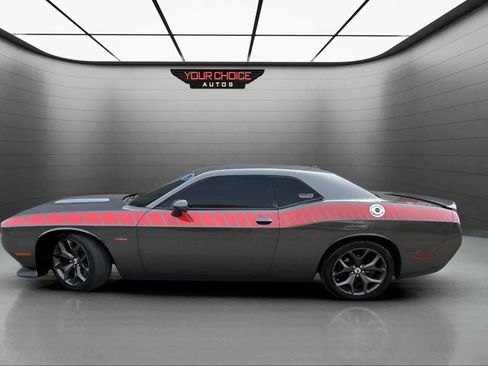 Used 2019 Dodge Challenger R/T image 2