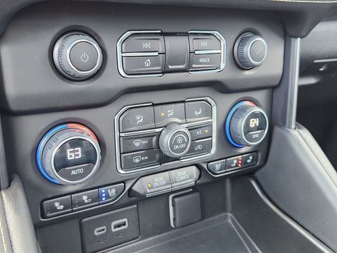 Used 2023 Chevrolet Tahoe Premier AWD/4WD image 25